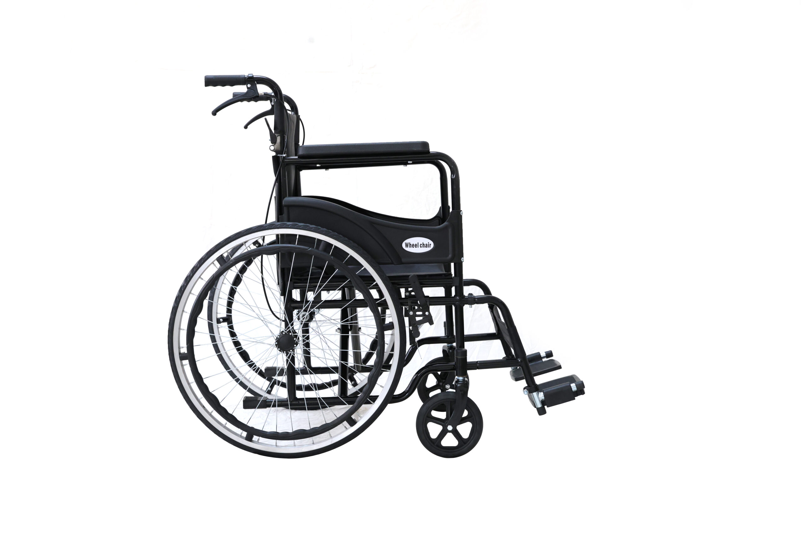 Fauteuil roulant manuel avec frein à mains 